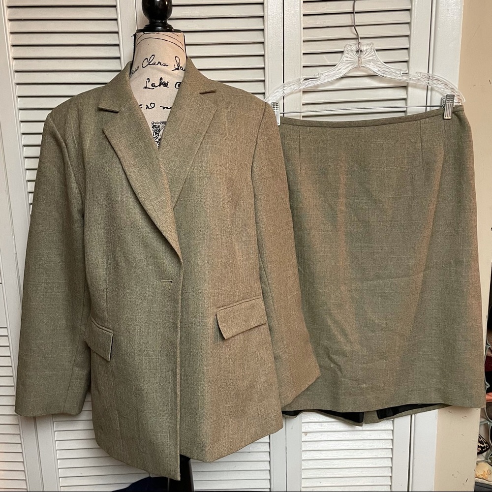 Blacker By Stanley Blacker Plus Size Skirt Suit - image 1